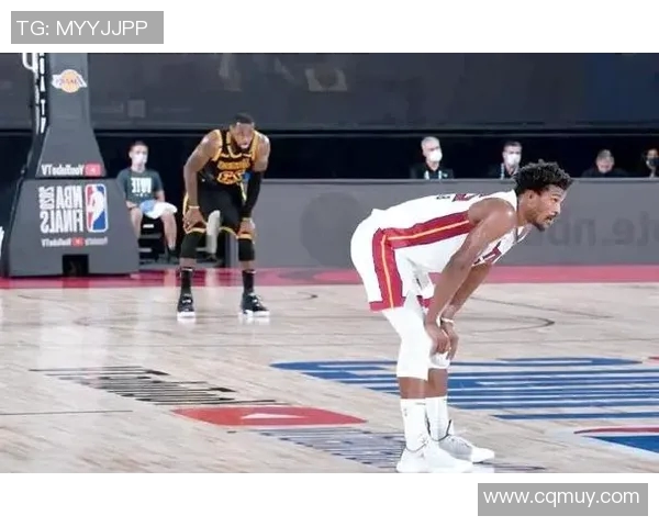 詹姆斯与巴特勒季后赛对决的精彩瞬间与战术解析