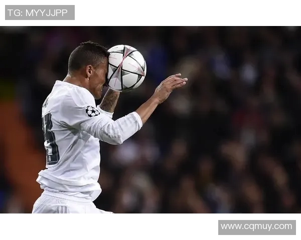 达尼洛在足球场上的传奇之路与个人成长故事揭秘 达尼洛在足球场上的传奇之路与个人成长故事揭秘